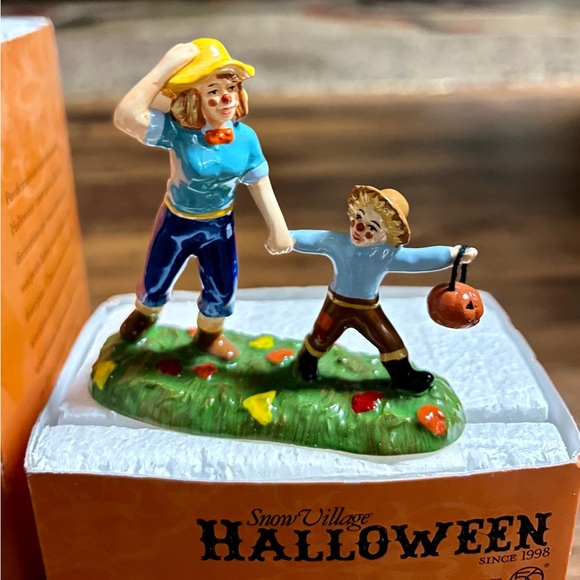 Dept 56 • Halloween • How About Our Lay-Away Plan? • Bone To Rock •Scarecrow Fun - Picture 9 of 16